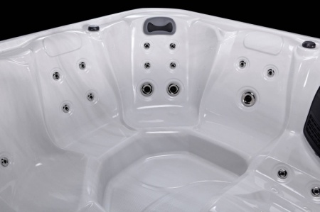 Гидромассажный спа-бассейн Sunrans SR801B Гидромассажный спа-бассейн Sunrans SR801B